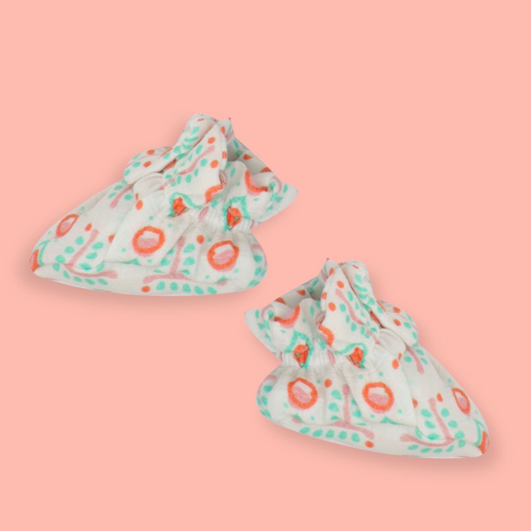 Flora Pixels - Muslin Cap, Mittens and Booties