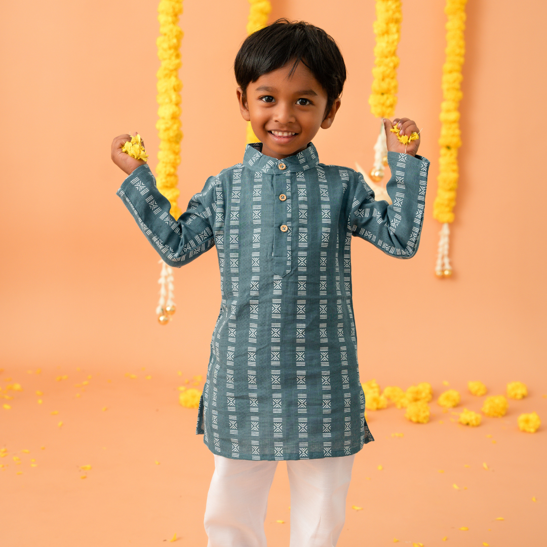 Ven Neelam - Full Sleeve Kurta Pyjama Set